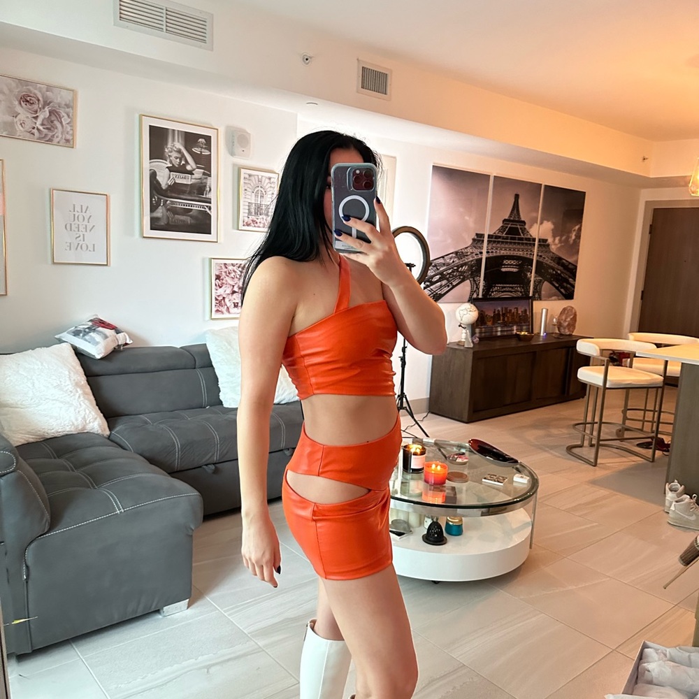 Dress - Picture 4 of 11